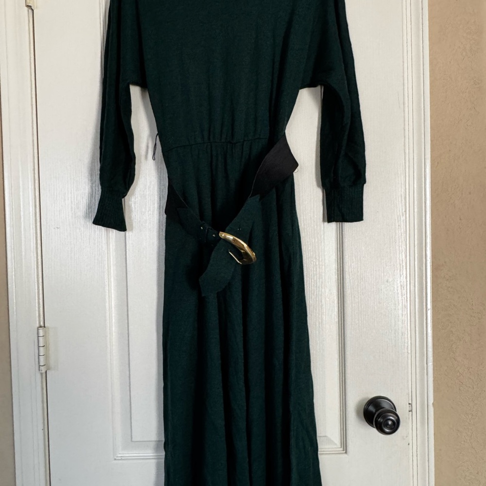 Black Sheath Dress with Cuffed Long Sleeves Crew Neck